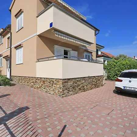 Antonija * بيروفاتش