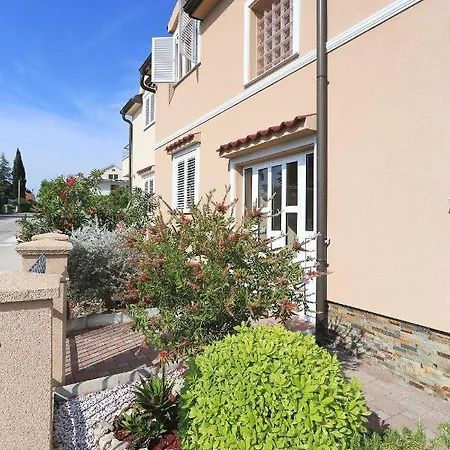 Antonija شقة بيروفاتش