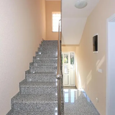 Antonija * بيروفاتش