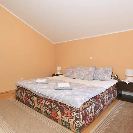 Antonija * بيروفاتش