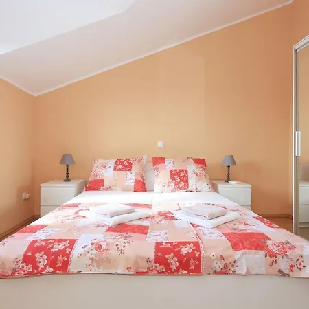 Antonija * بيروفاتش